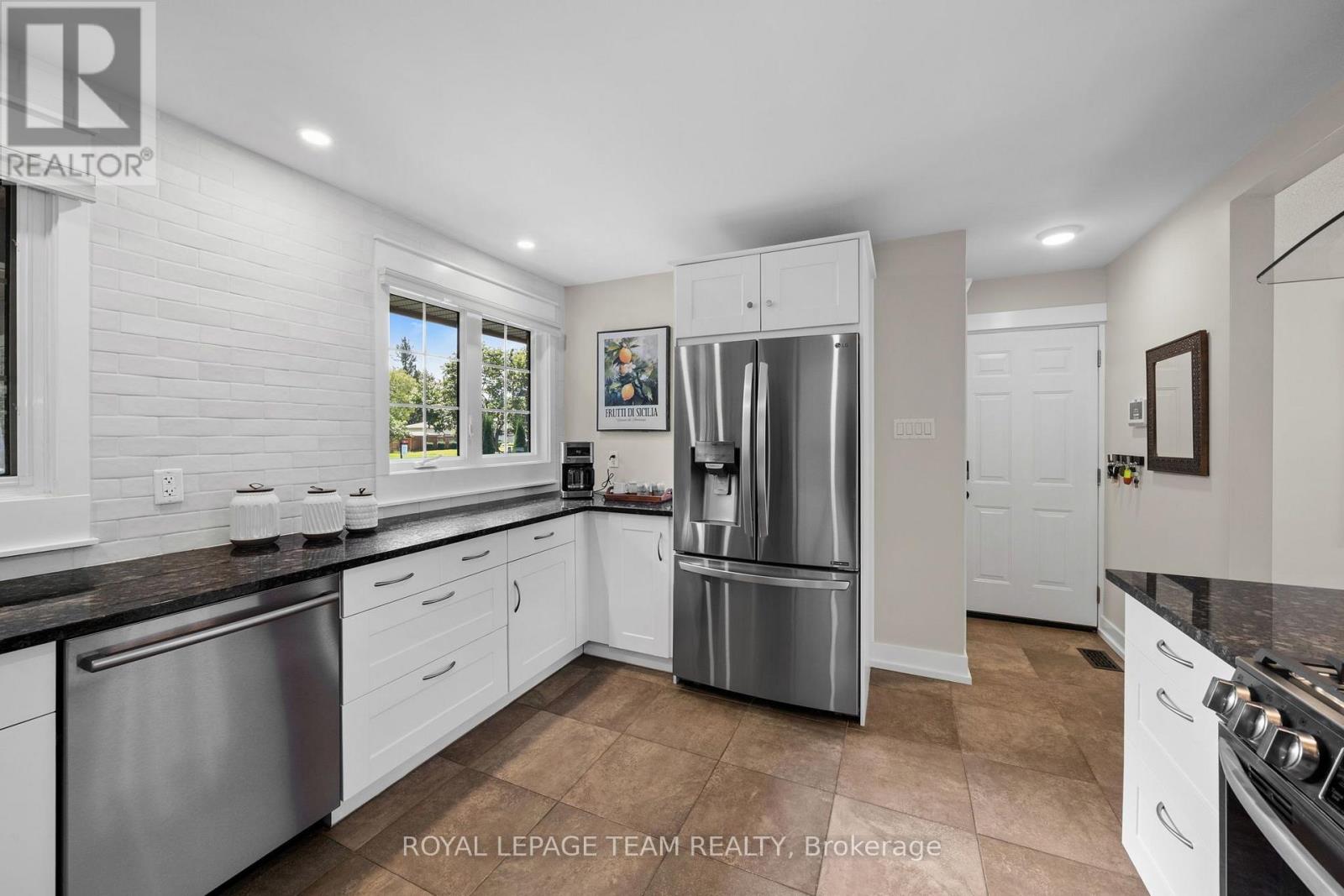 1279 FAIRWAY DRIVE - 9