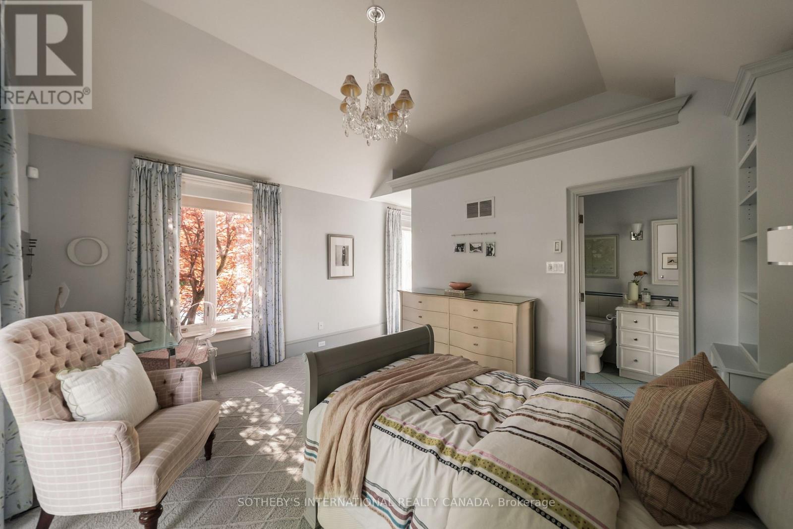 12 FOREST GLEN CRESCENT - 30