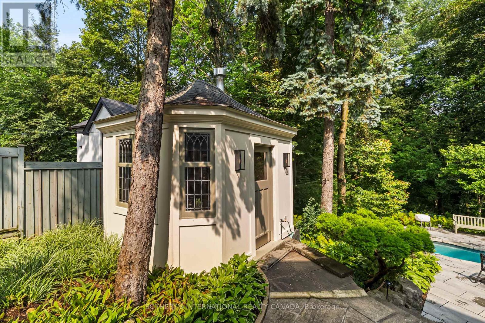 12 FOREST GLEN CRESCENT - Image 46