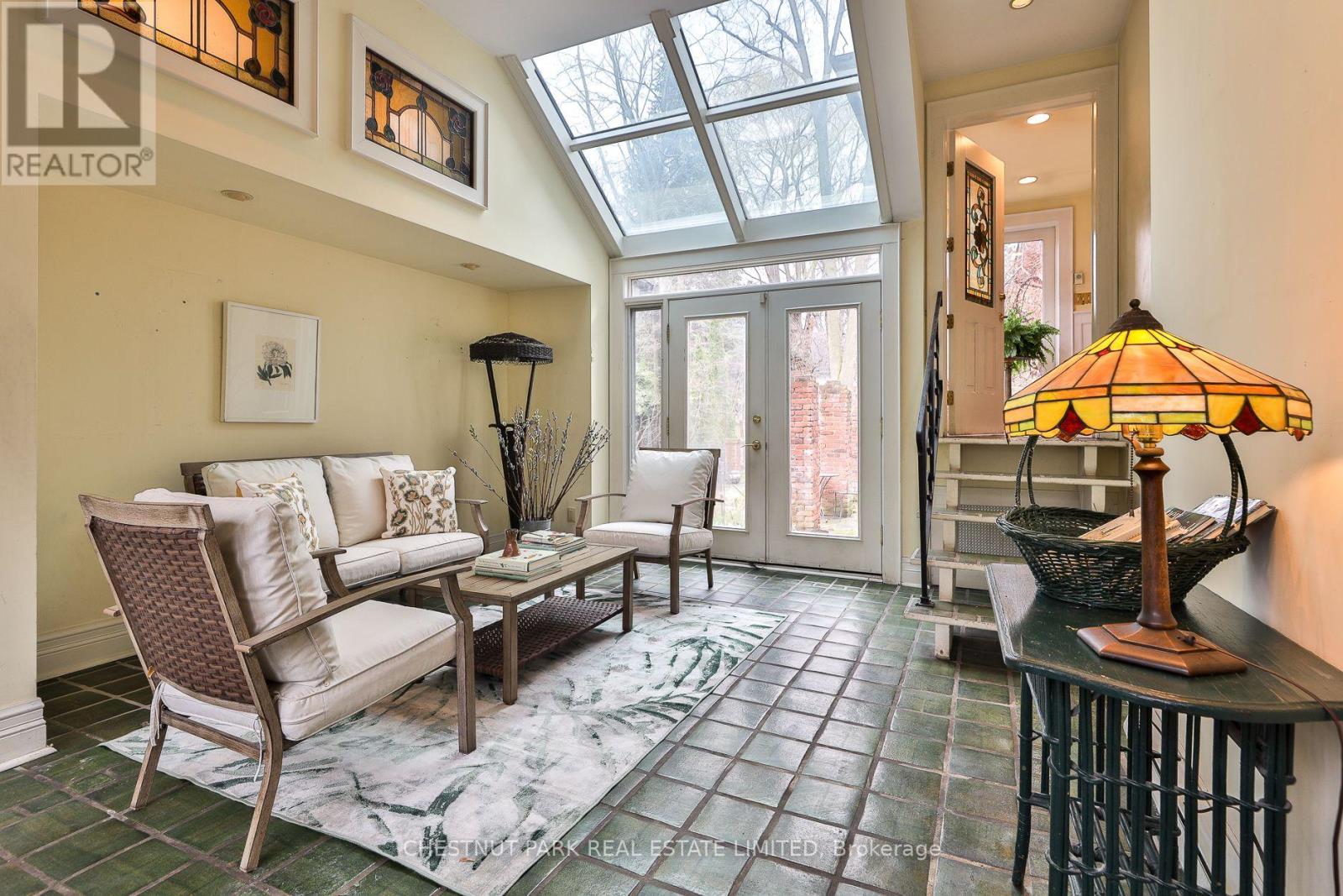 127 ROXBOROUGH DRIVE - 12