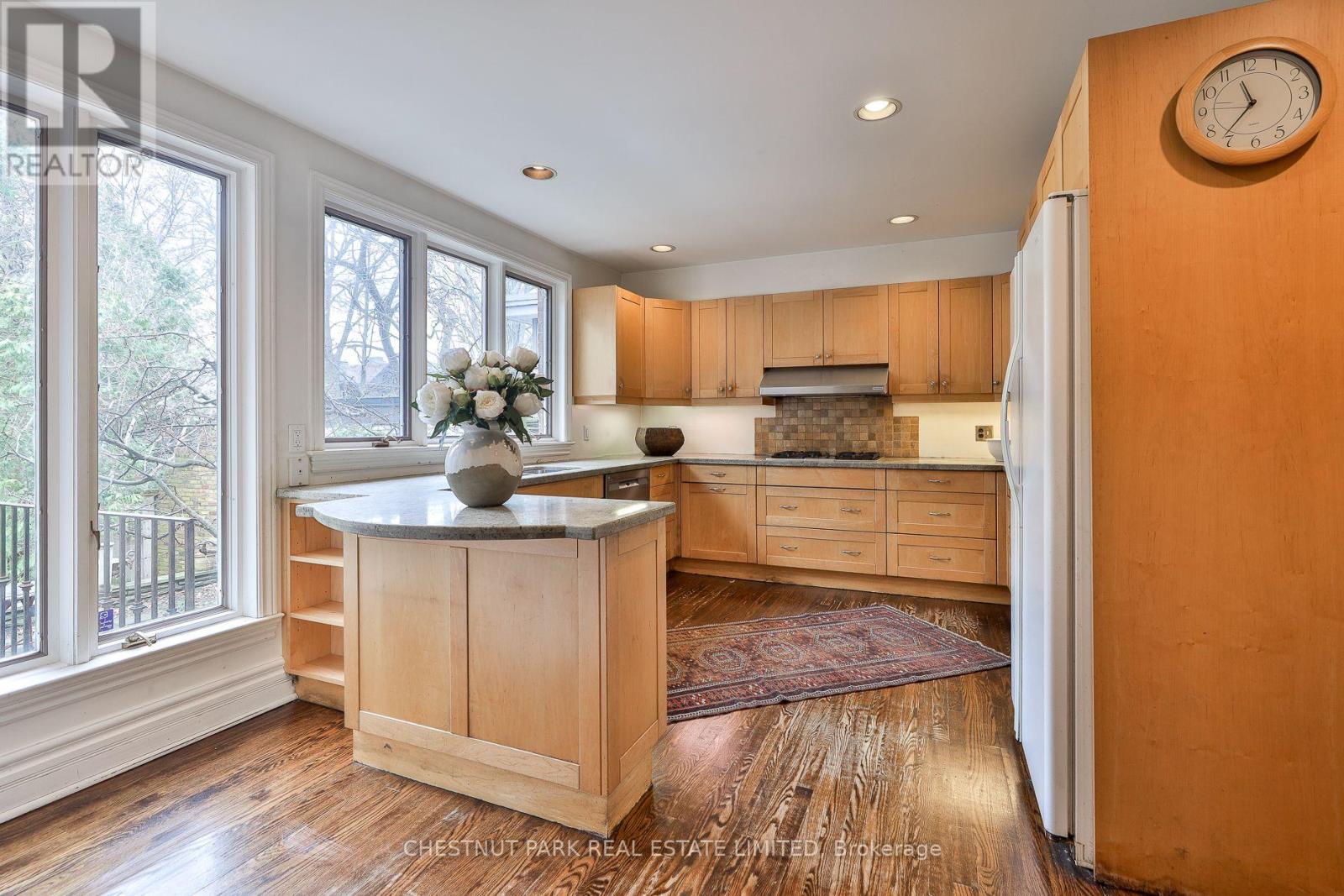 127 ROXBOROUGH DRIVE - 16