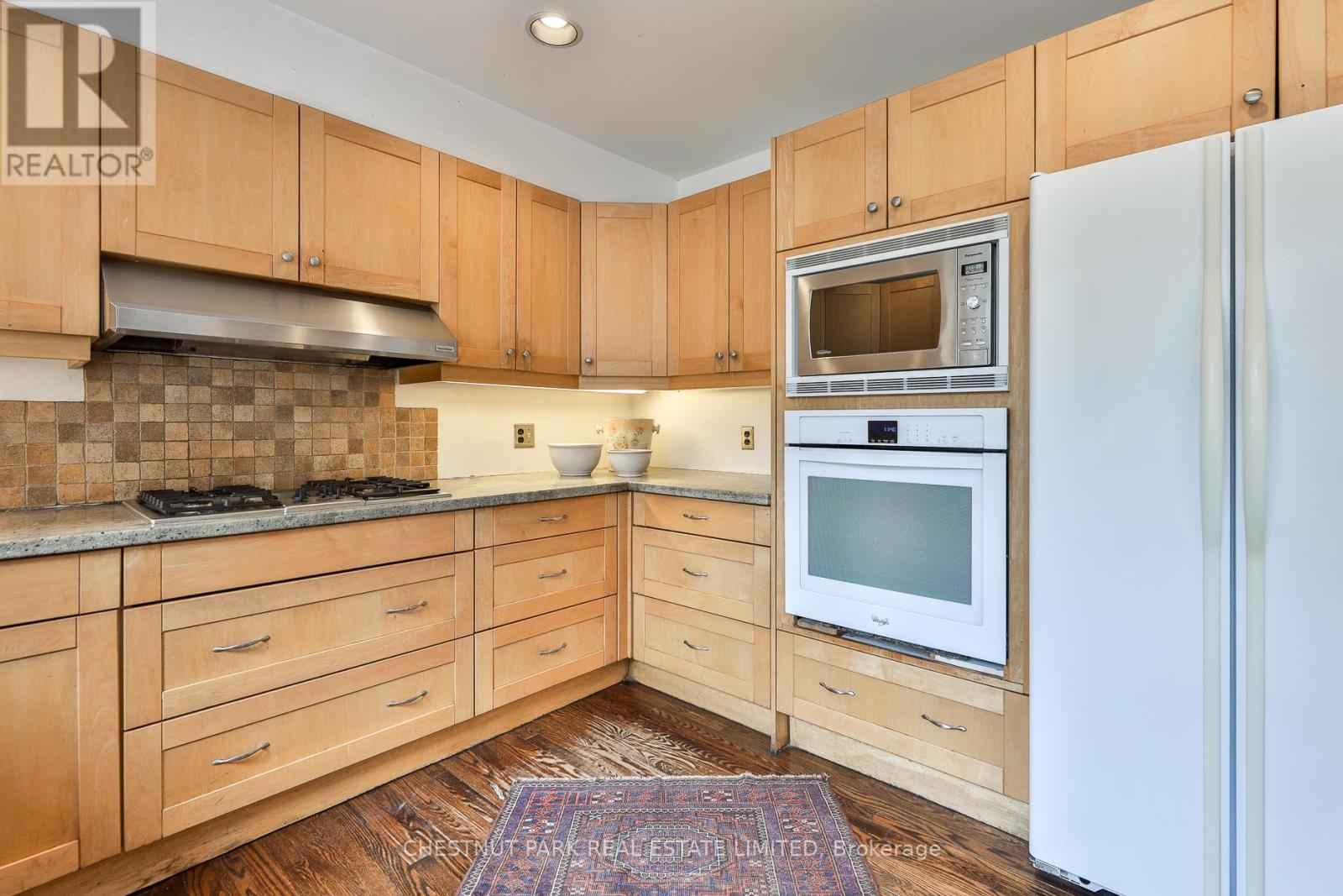 127 ROXBOROUGH DRIVE - 17