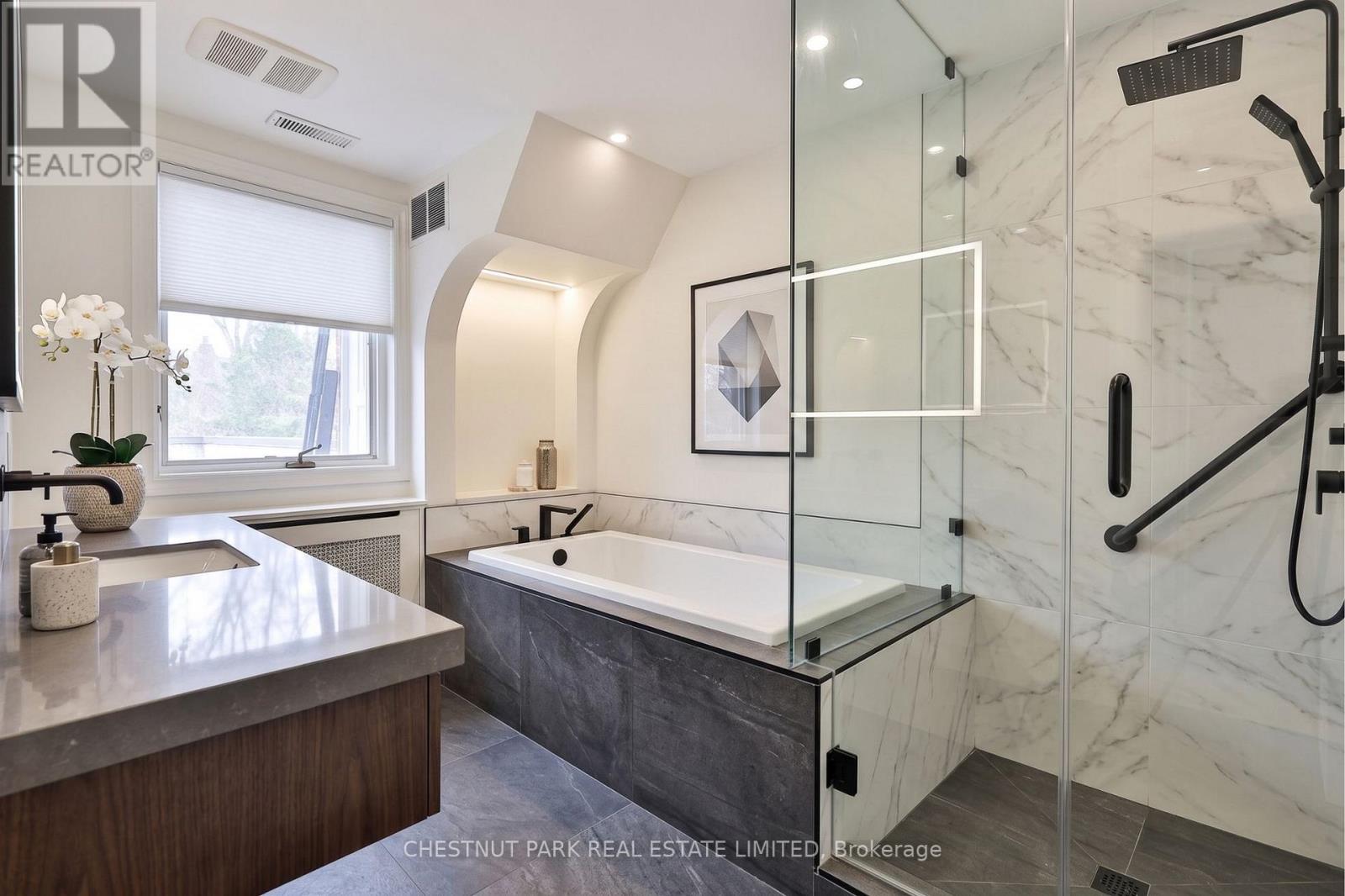 127 ROXBOROUGH DRIVE - 24