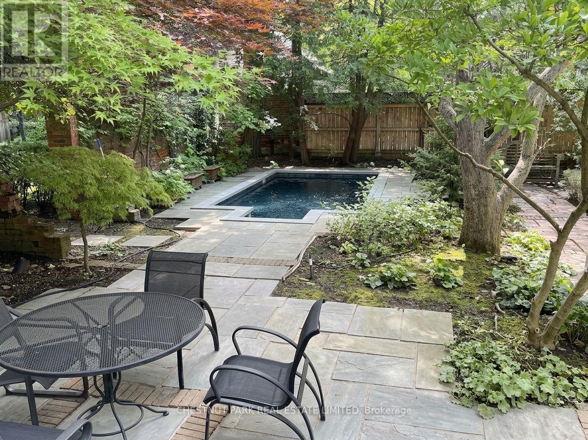 127 ROXBOROUGH DRIVE - Image 32