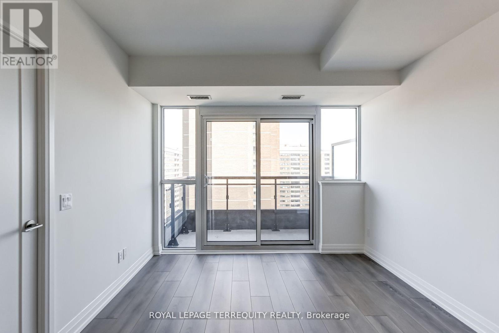 #1906 286 MAIN STREET - 17