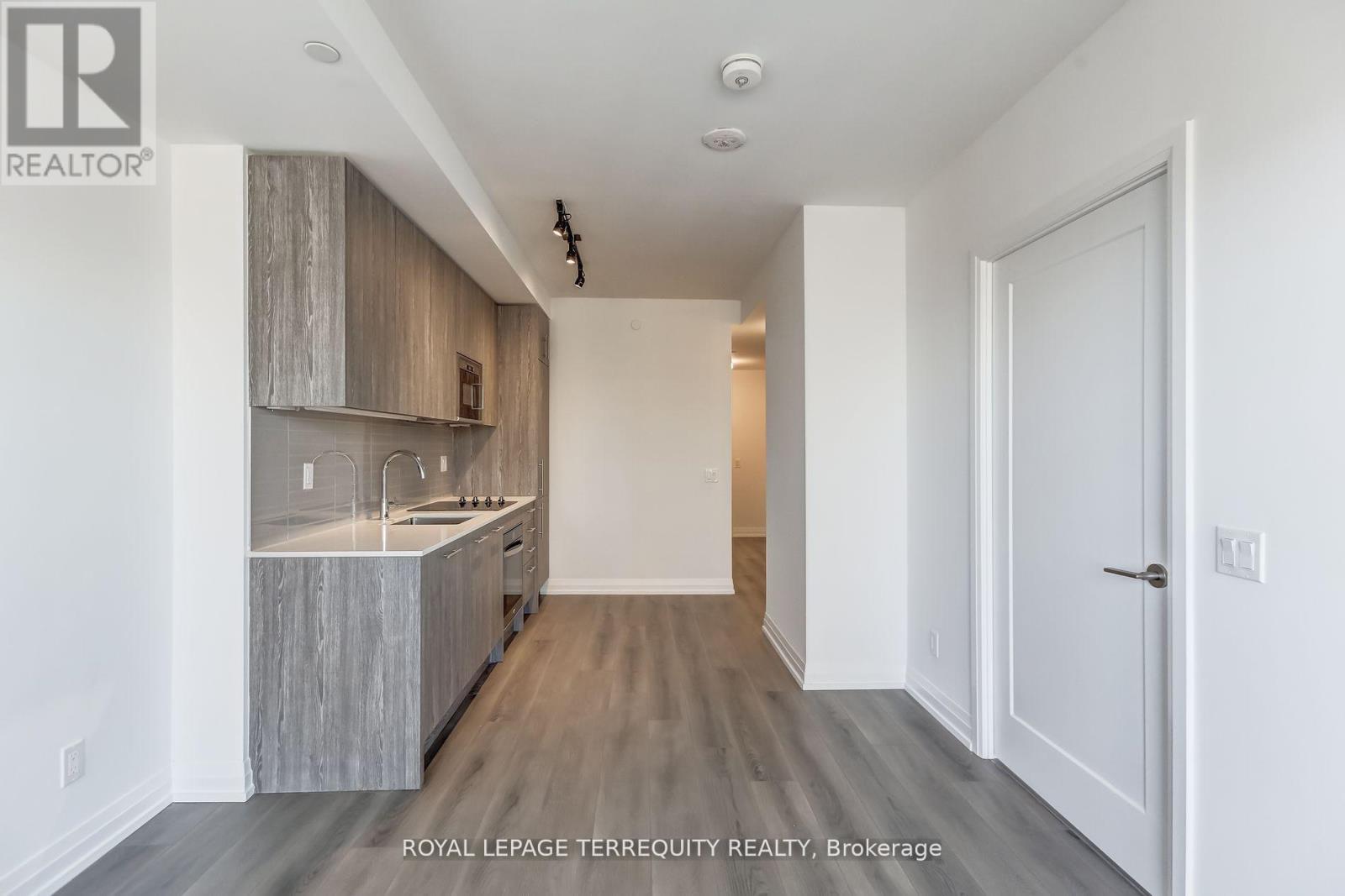 #1906 286 MAIN STREET - 20