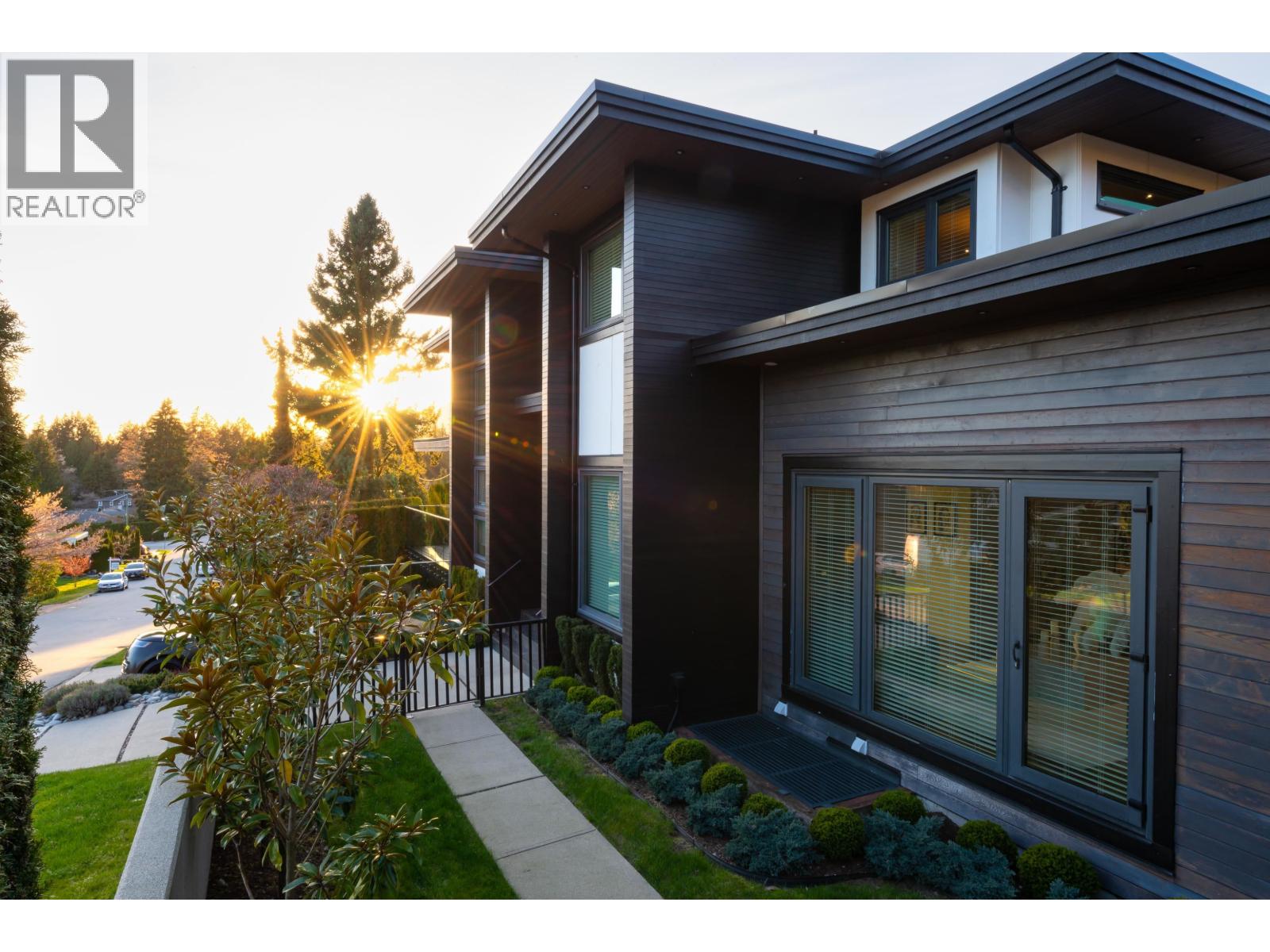 908 BEACONSFIELD ROAD, North Vancouver — photo 2