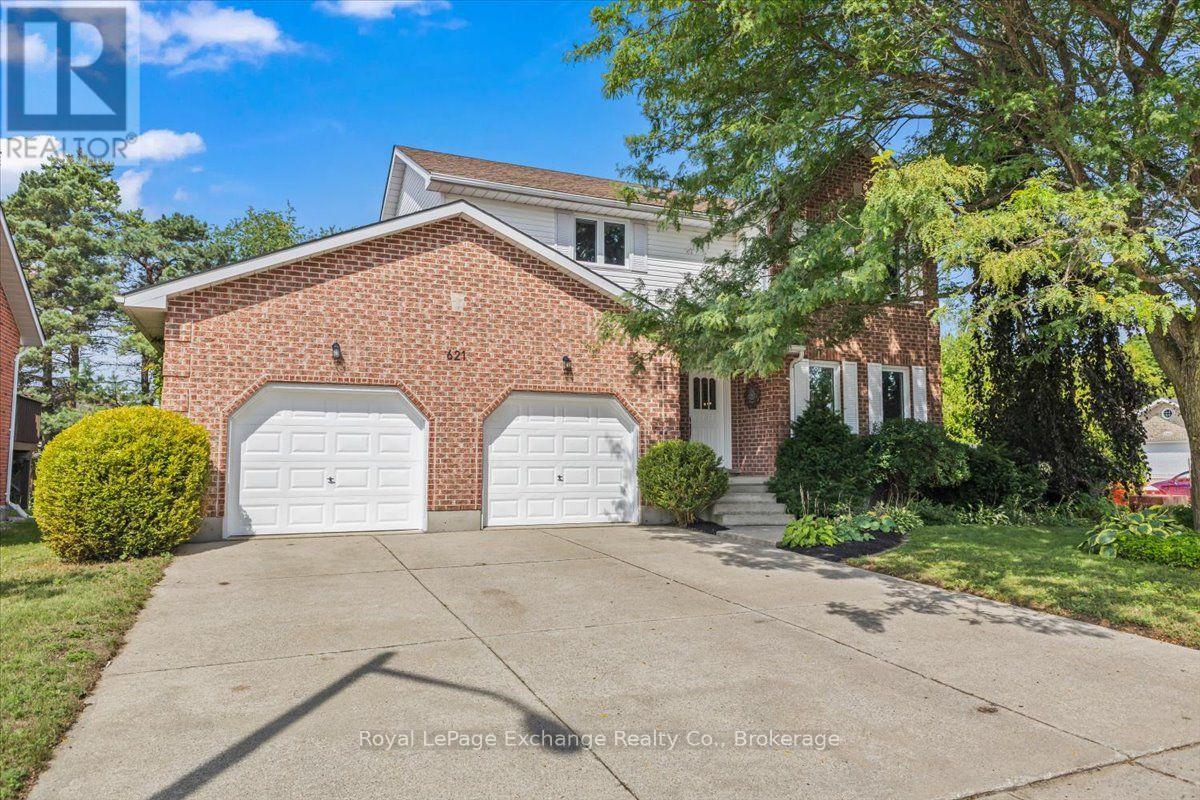 621 LYNDEN CRESCENT - 1