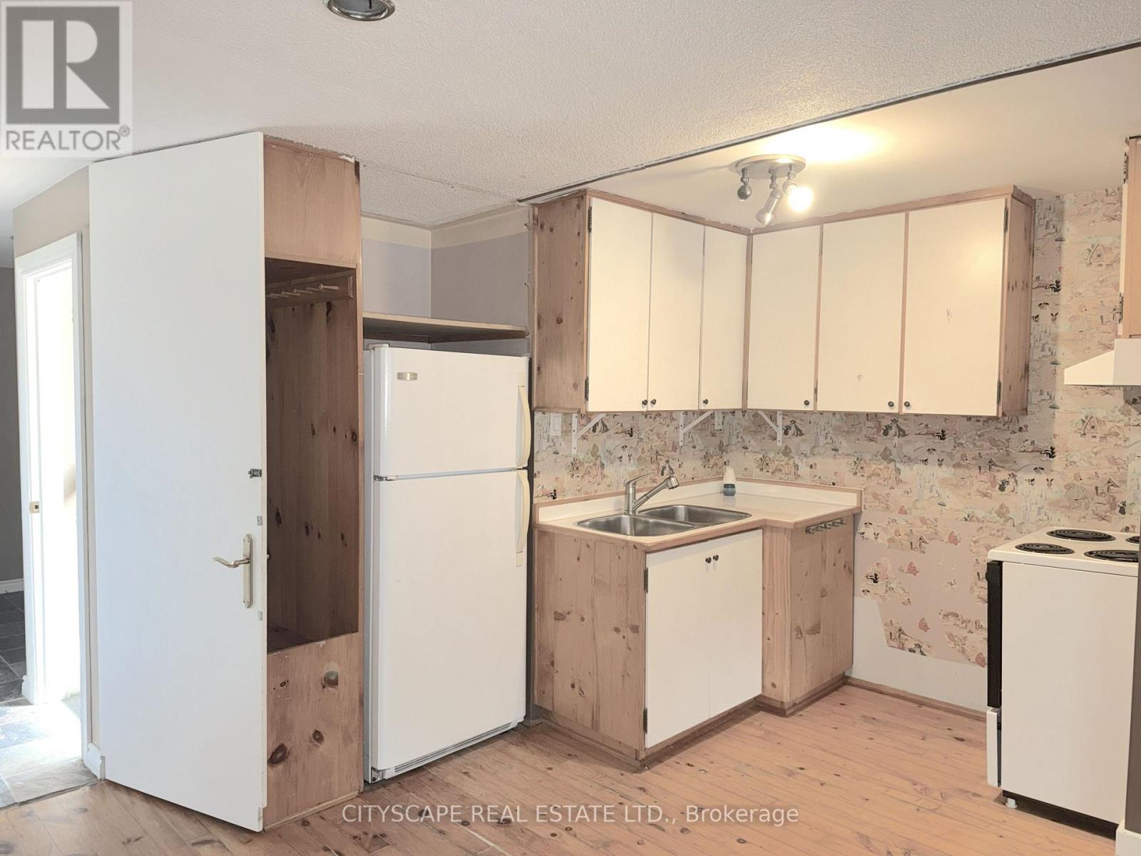 6087 FEATHERHEAD CRESCENT - 29