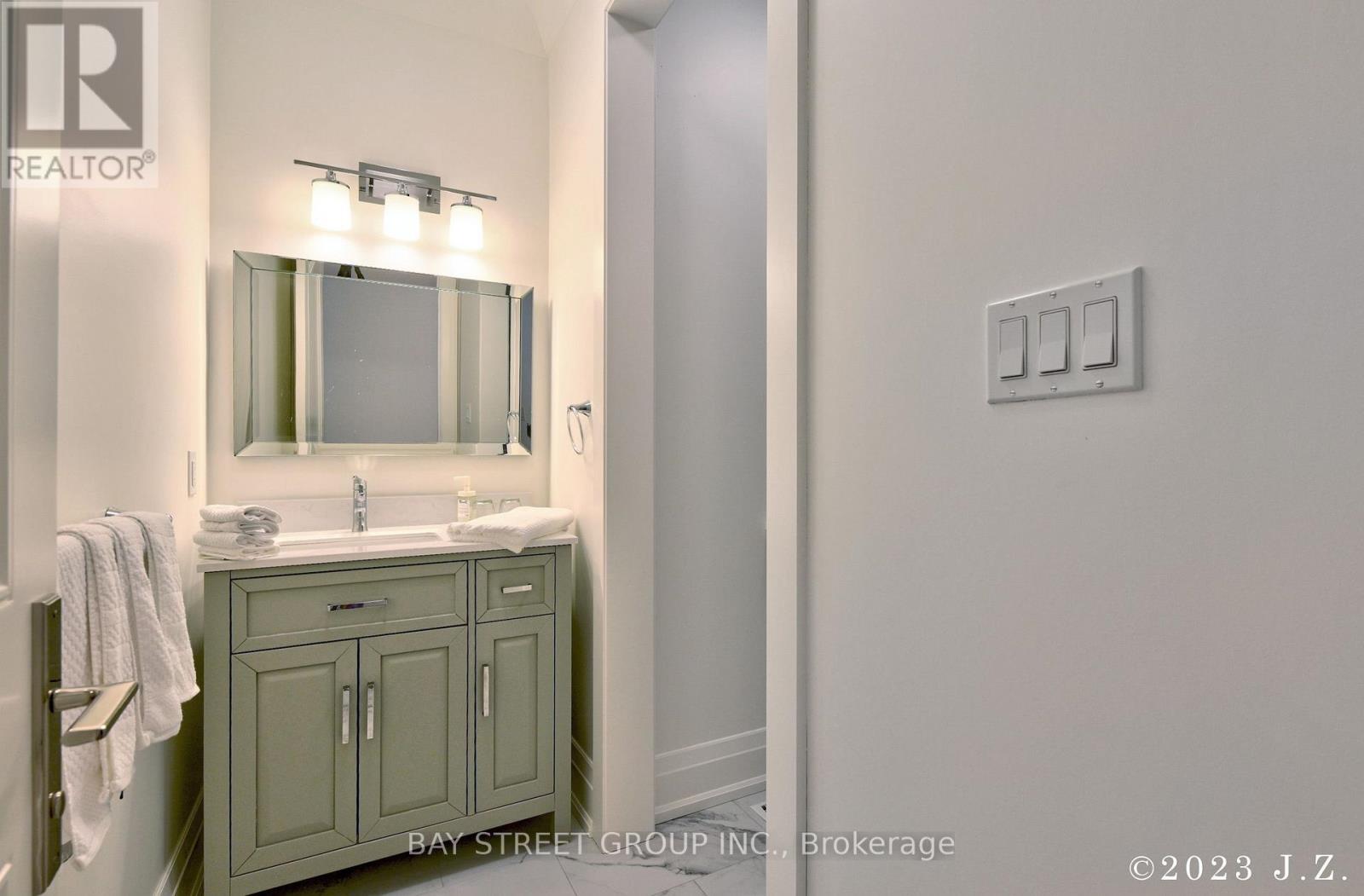 60 EMMETT AVENUE - 23