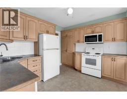 Eat in kitchen - 77 Main Street E, Grimsby, ON L3M1N5 Photo 12
