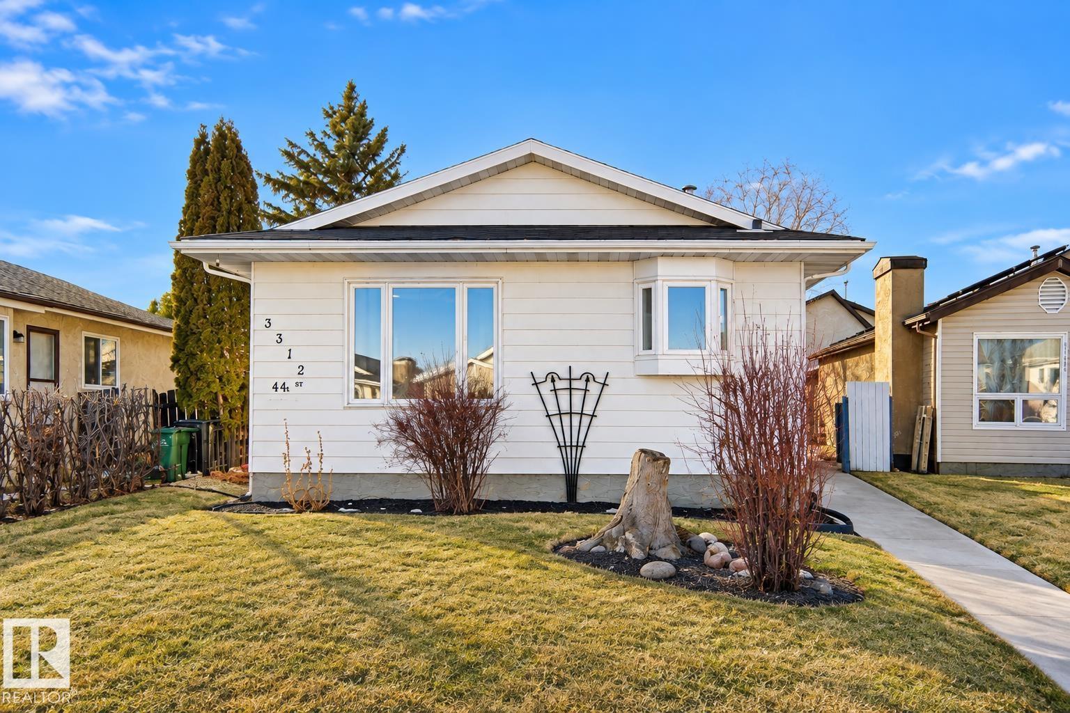 3312 44A ST NW, Edmonton, Alberta, T6L4W9