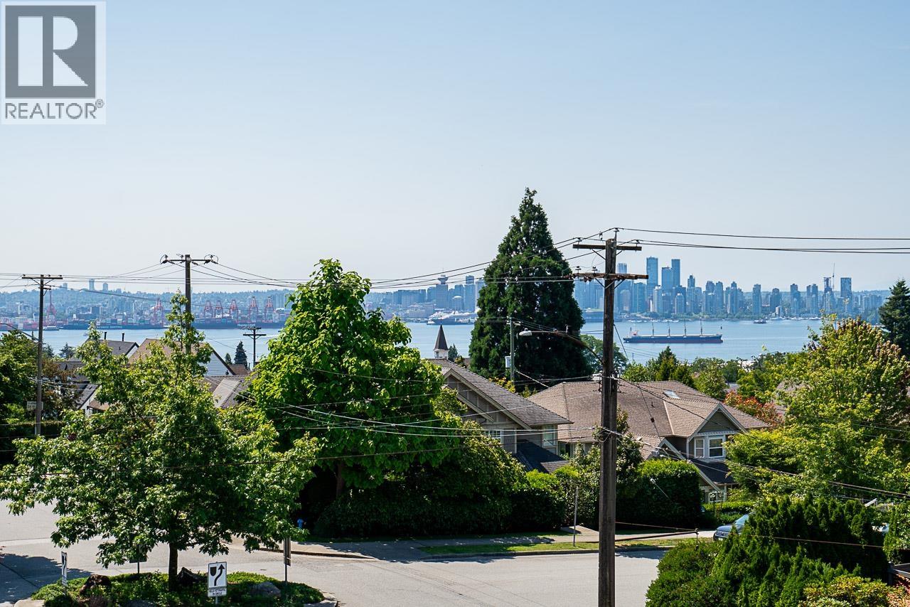 1416 MAHON AVENUE, North Vancouver