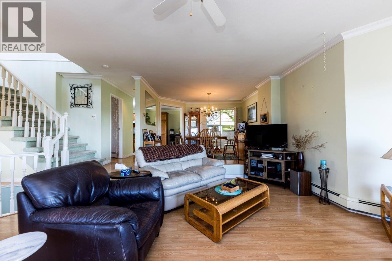 1416 MAHON AVENUE, North Vancouver