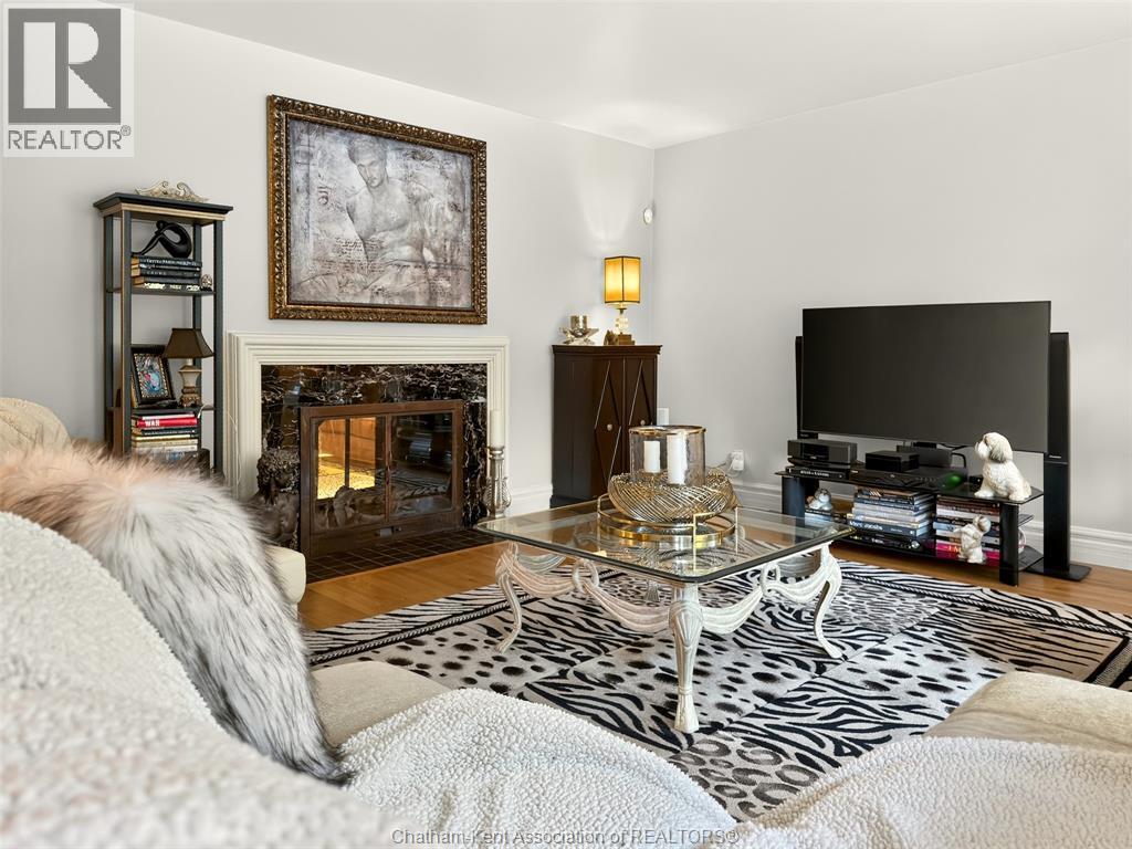 301 VICTORIA AVENUE - 13