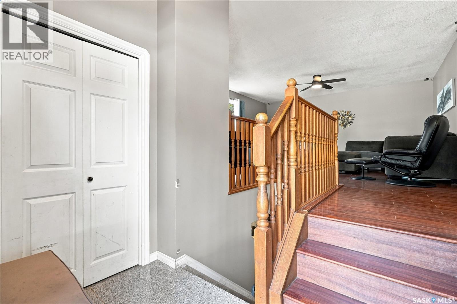 46 Cooper CRESCENT, Regina Saskatchewan — photo 3