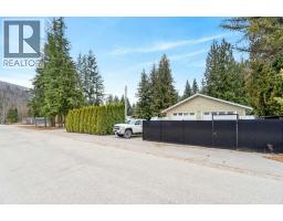 Living room - 1 Wolfe Street, Sicamous, BC V0E2V1 Photo 9