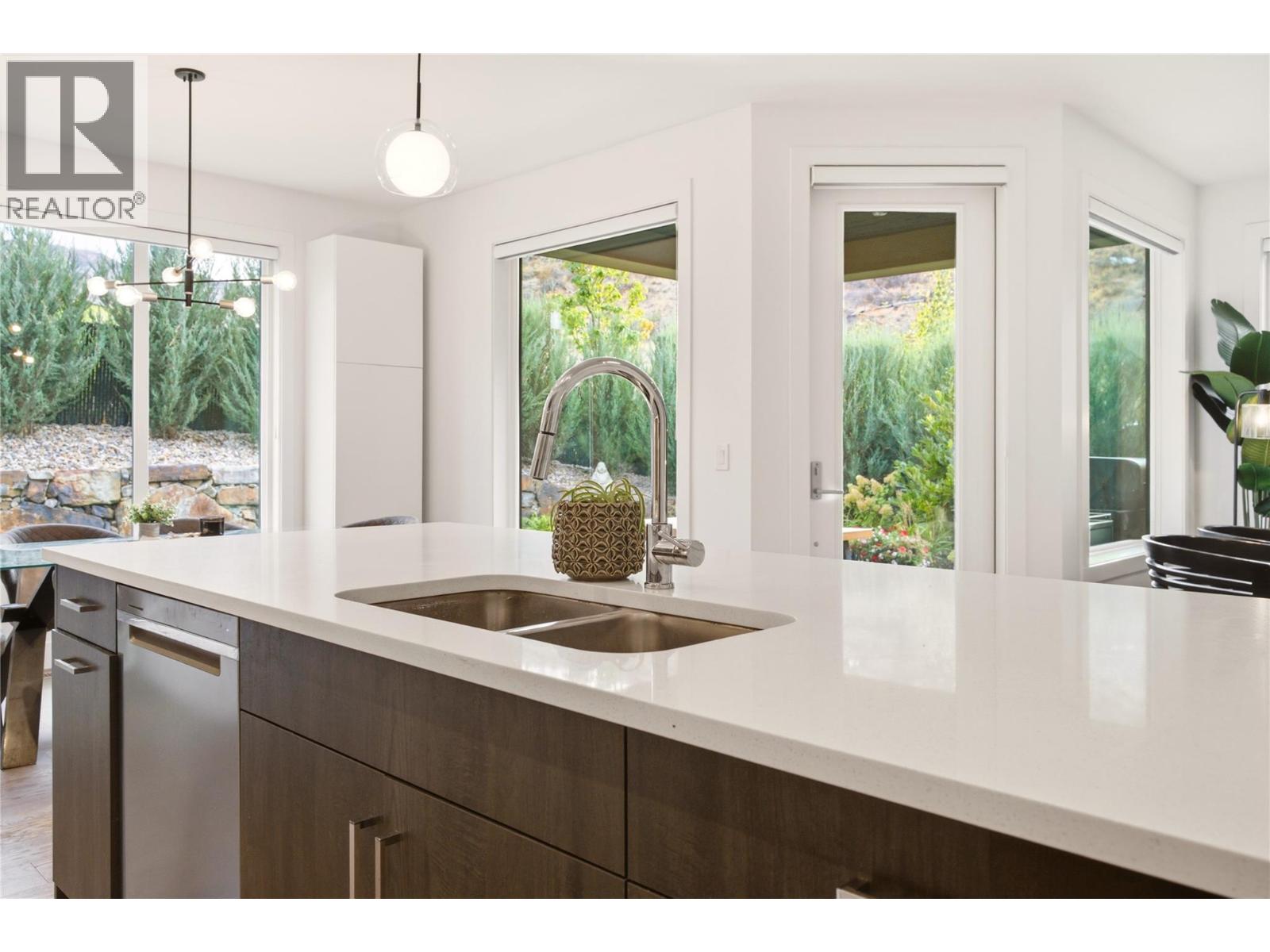 1215 Ponds Avenue - 18