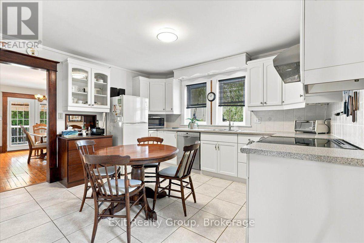 28 LORNE AVENUE - 14