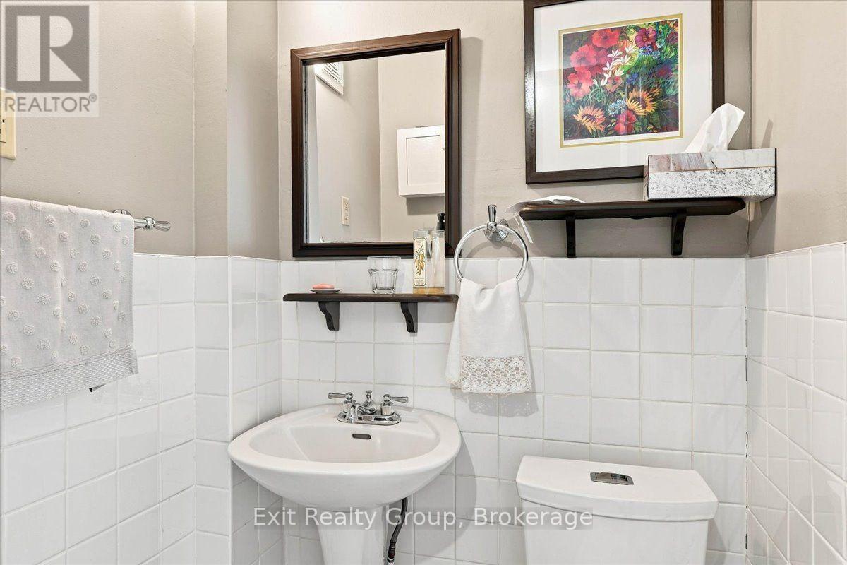 28 LORNE AVENUE - 17