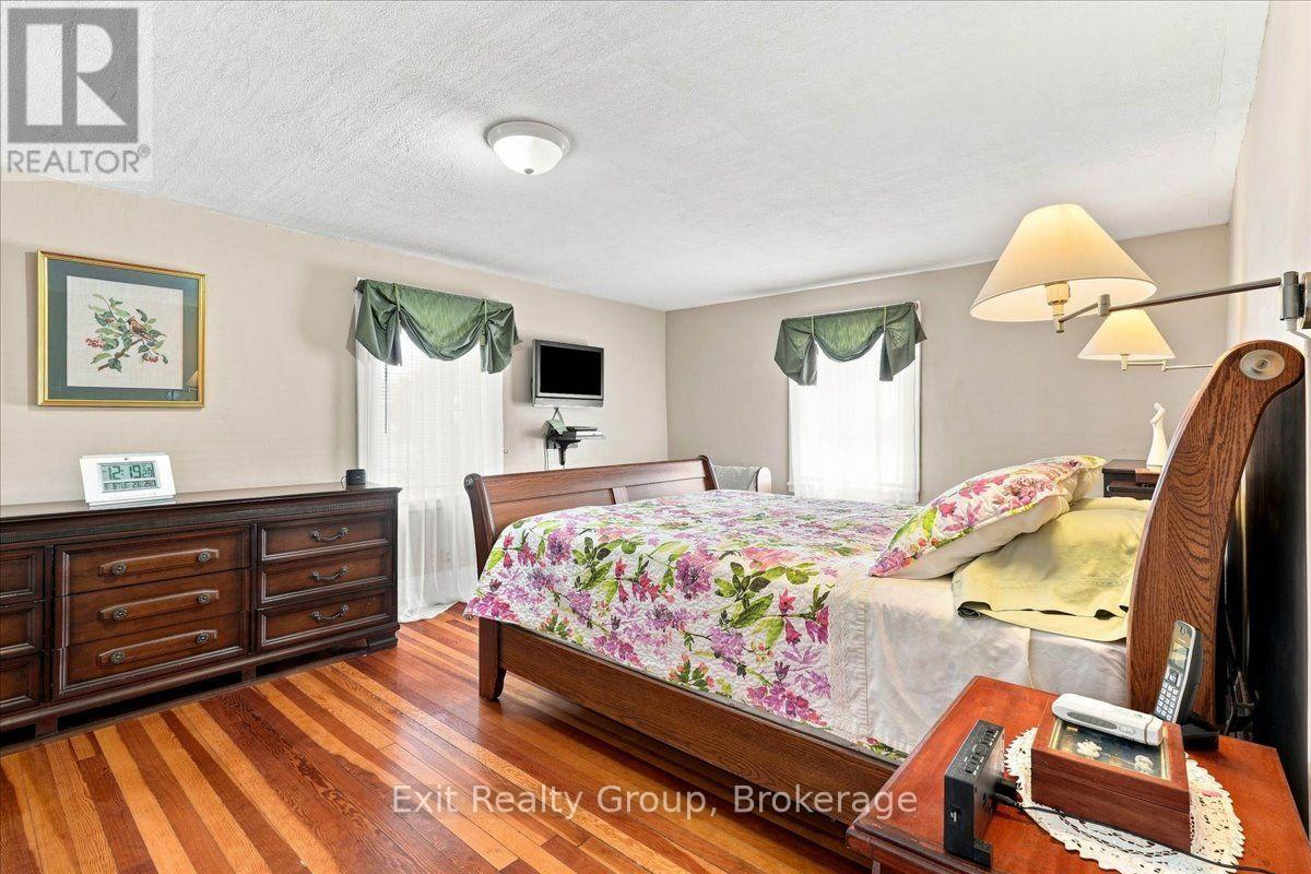 28 LORNE AVENUE - 22