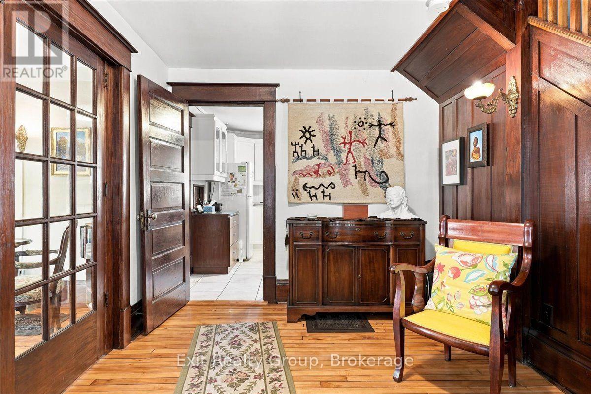 28 LORNE AVENUE - 4