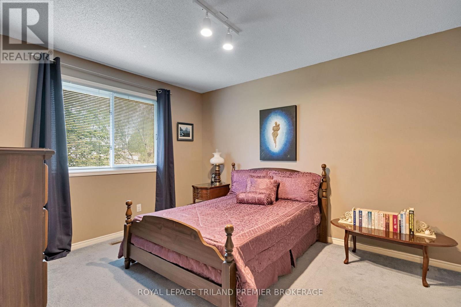 74 NAPOLEON DRIVE - Image 36