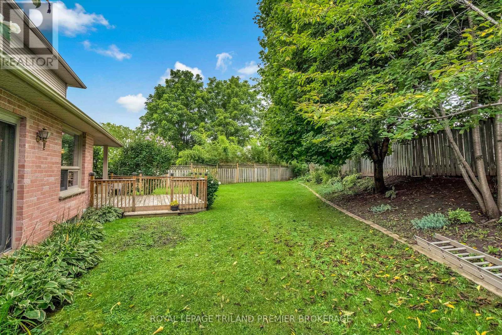 74 NAPOLEON DRIVE - 44