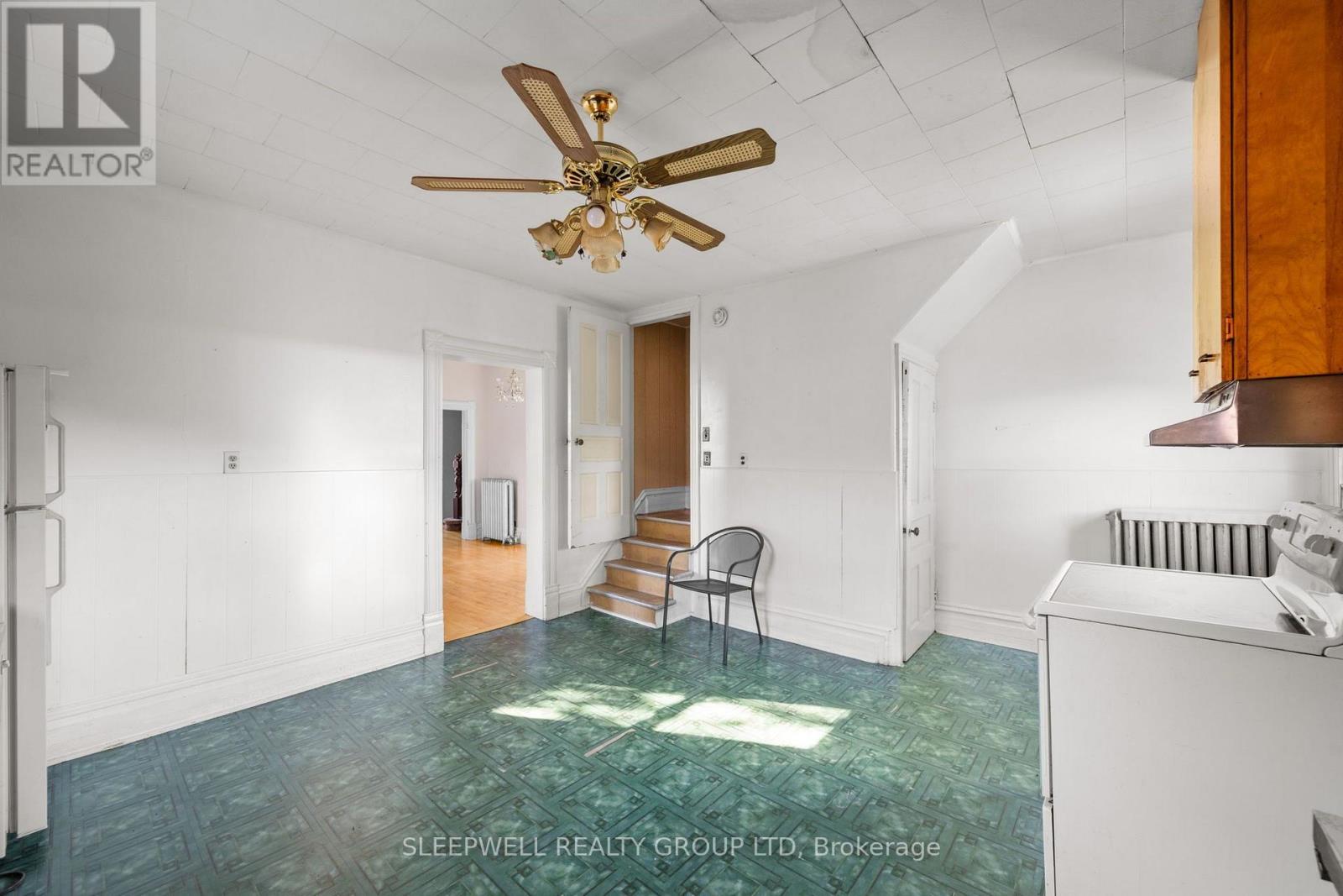 151 RENFREW AVENUE W - 13