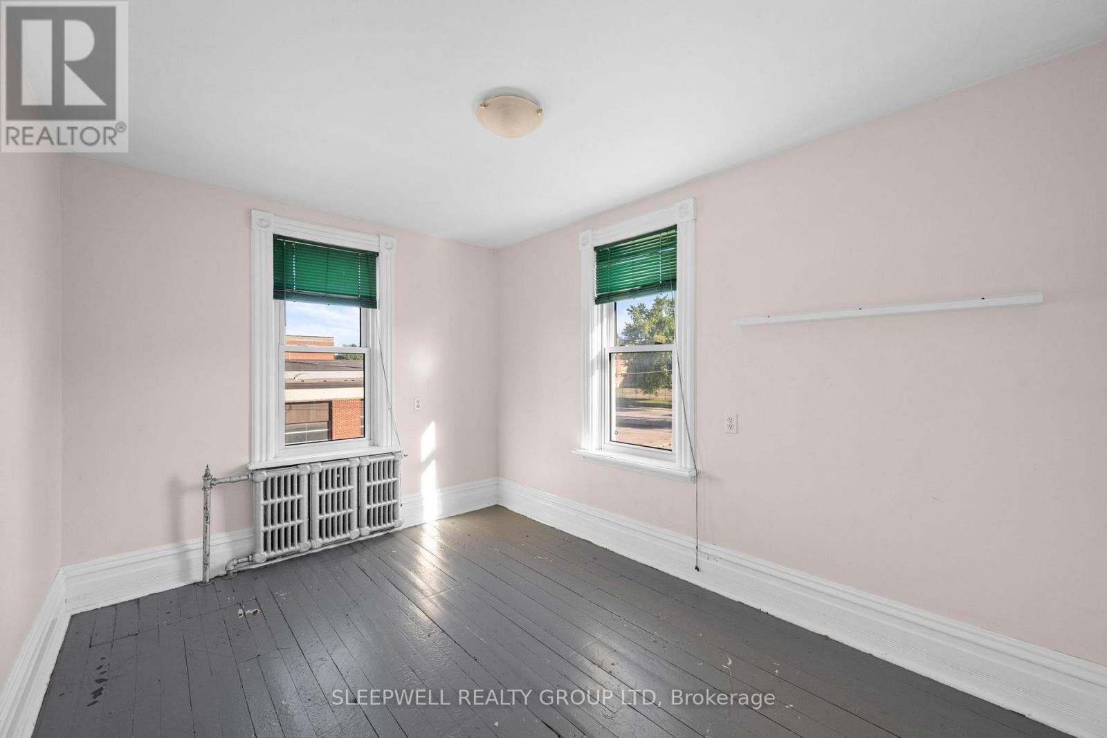 151 RENFREW AVENUE W - Image 21