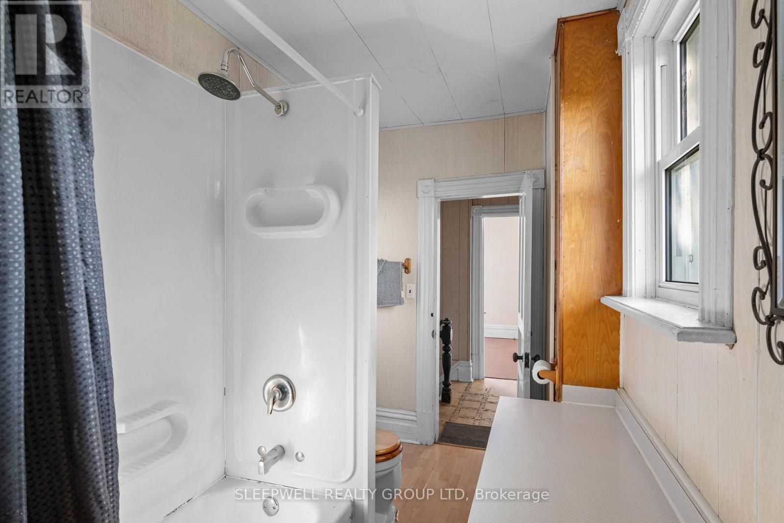 151 RENFREW AVENUE W - Image 24