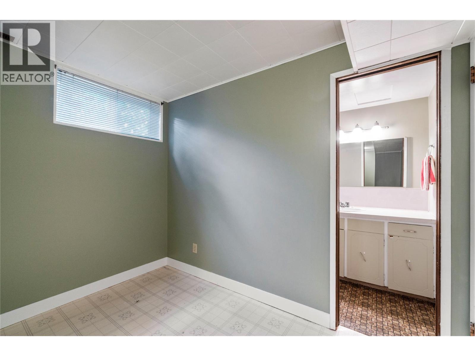 2970 30 Street NE - Image 21