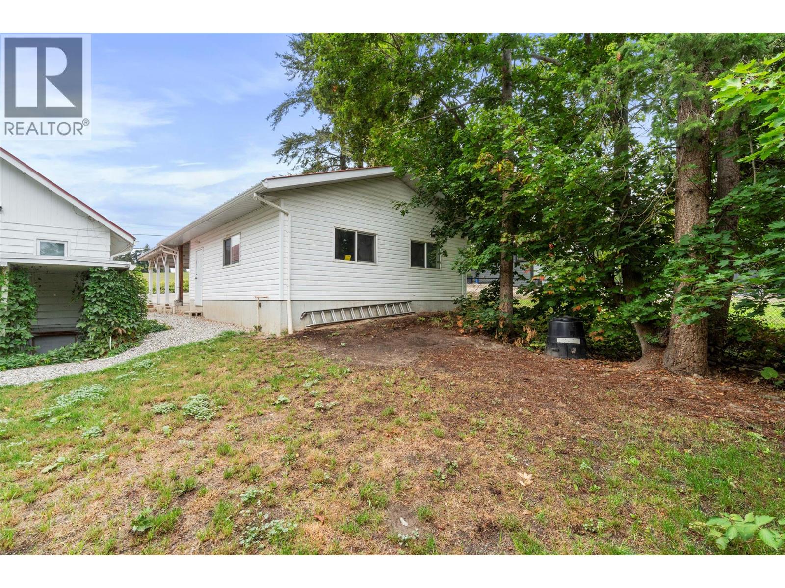 2970 30 Street NE - Image 32