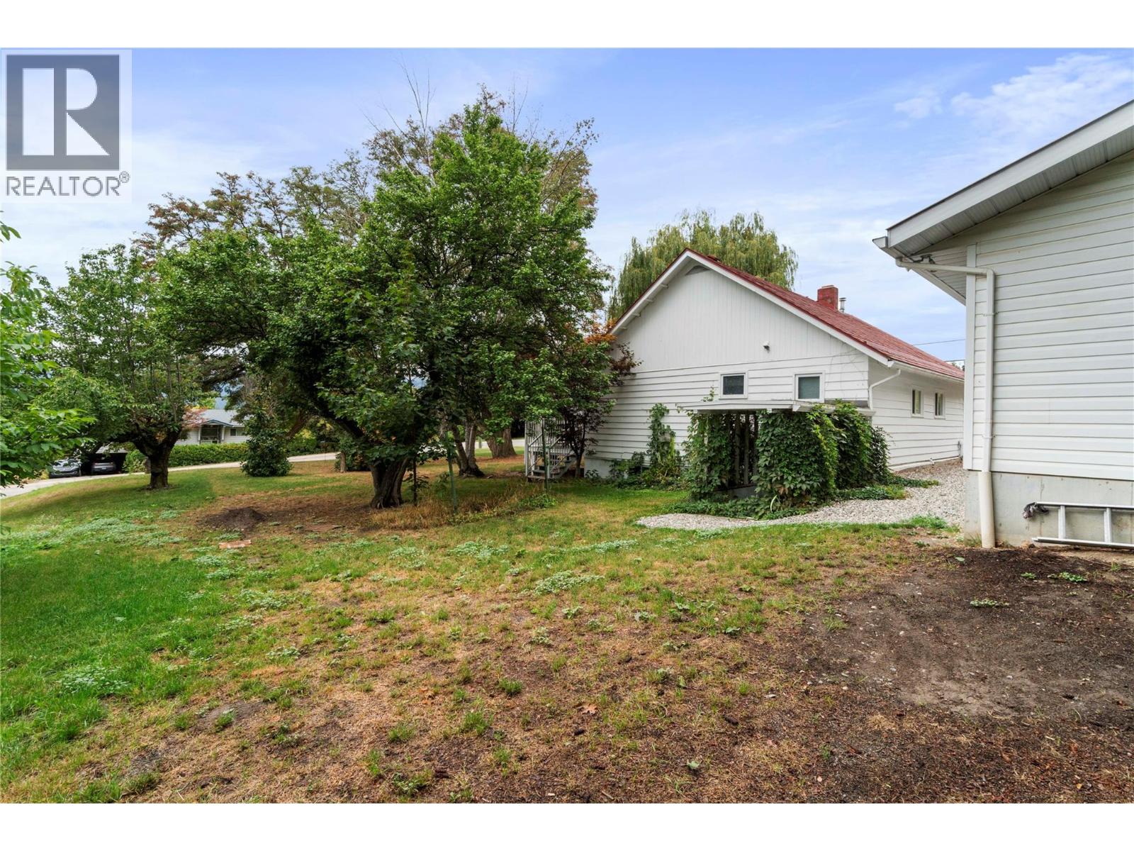 2970 30 Street NE - Image 33