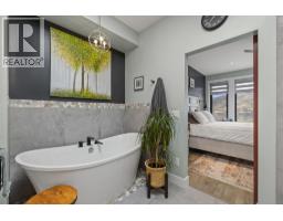 3663 Mckinley Beach Drive, Kelowna, BC V1V3G2 Photo 28