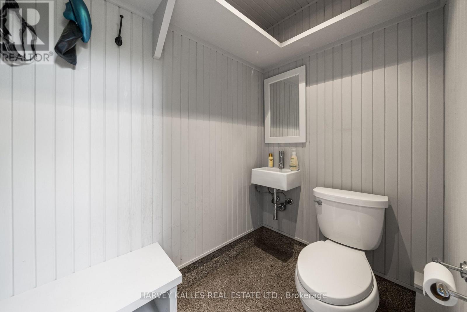 6 VESTA DRIVE - 24