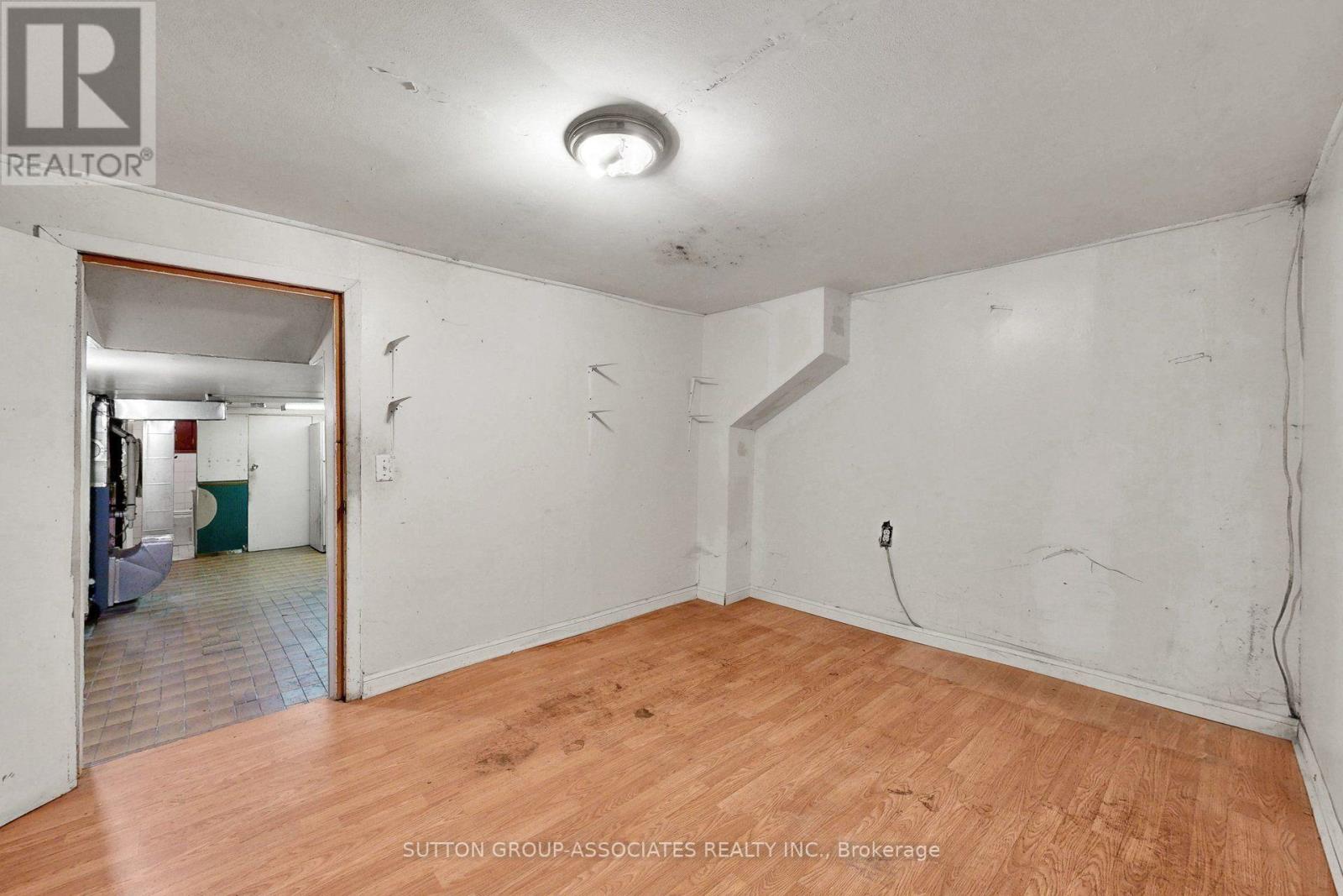 18 1/2 BELLEVUE AVENUE - 24