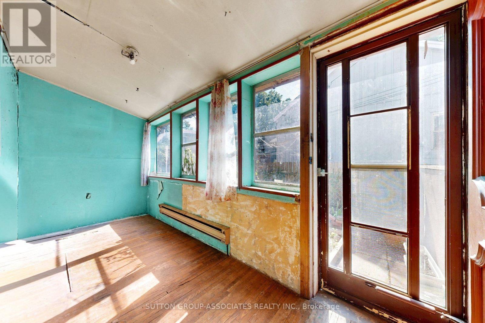 18 1/2 BELLEVUE AVENUE - 5