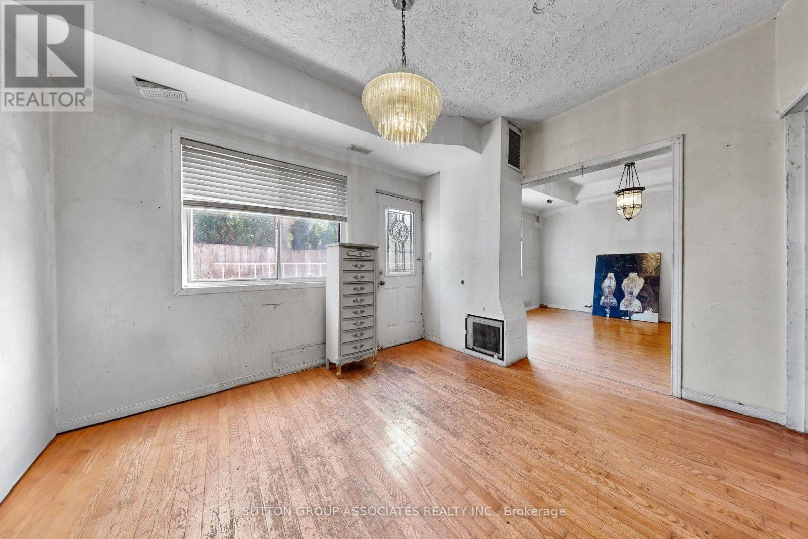 18 1/2 BELLEVUE AVENUE - 9