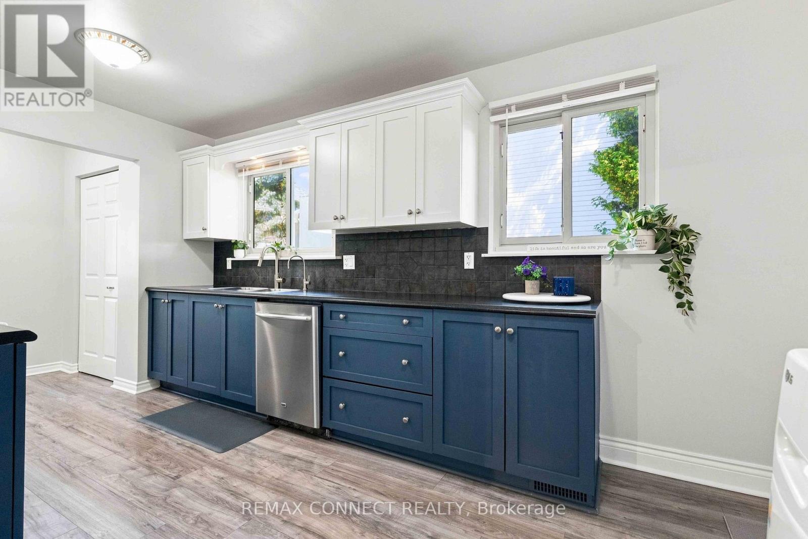 31 ROSER CRESCENT - 12