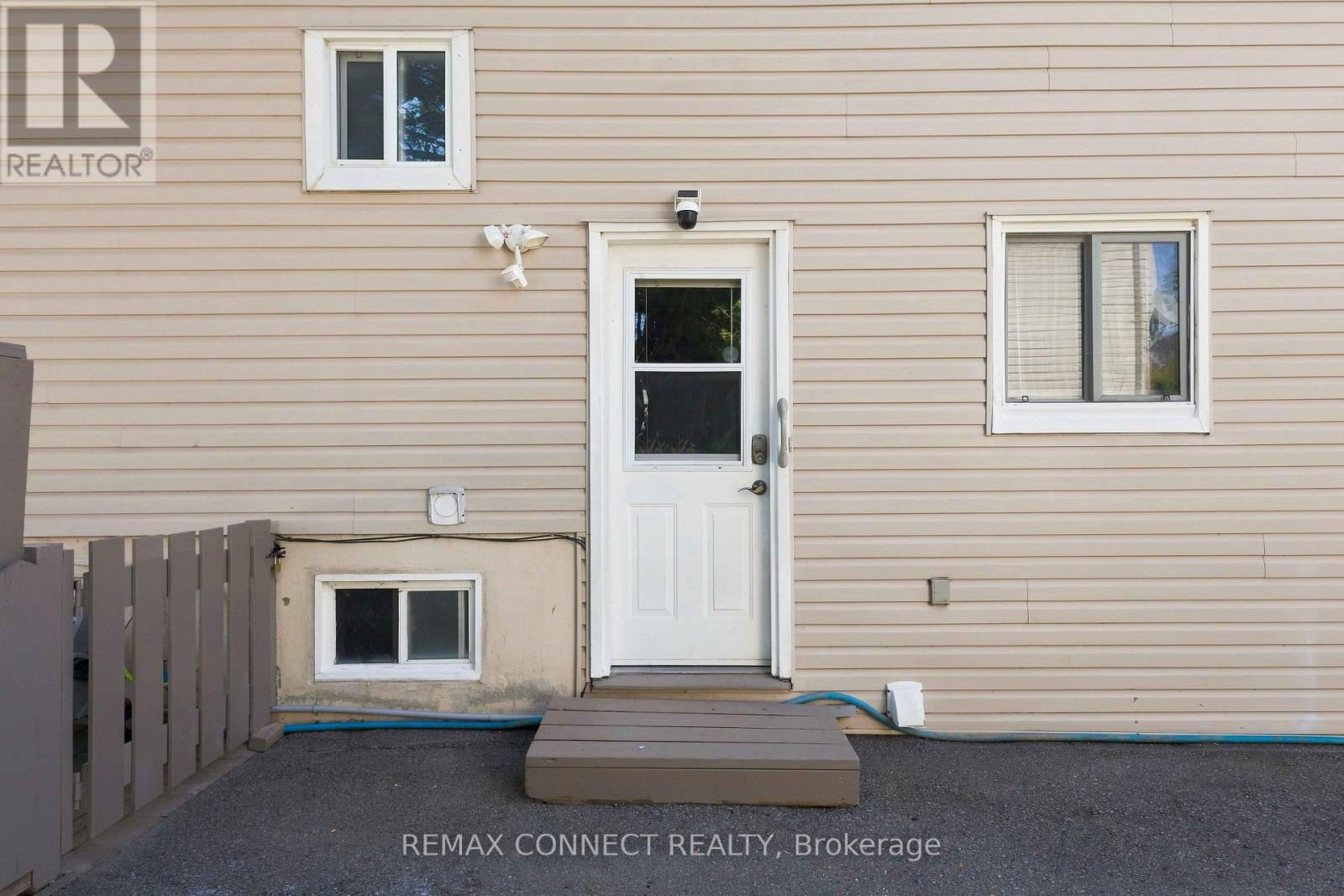 31 ROSER CRESCENT - 36