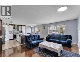 4pc Bathroom - 153 Saddlemead Road Ne, Calgary, AB T3J4J3 Photo 7