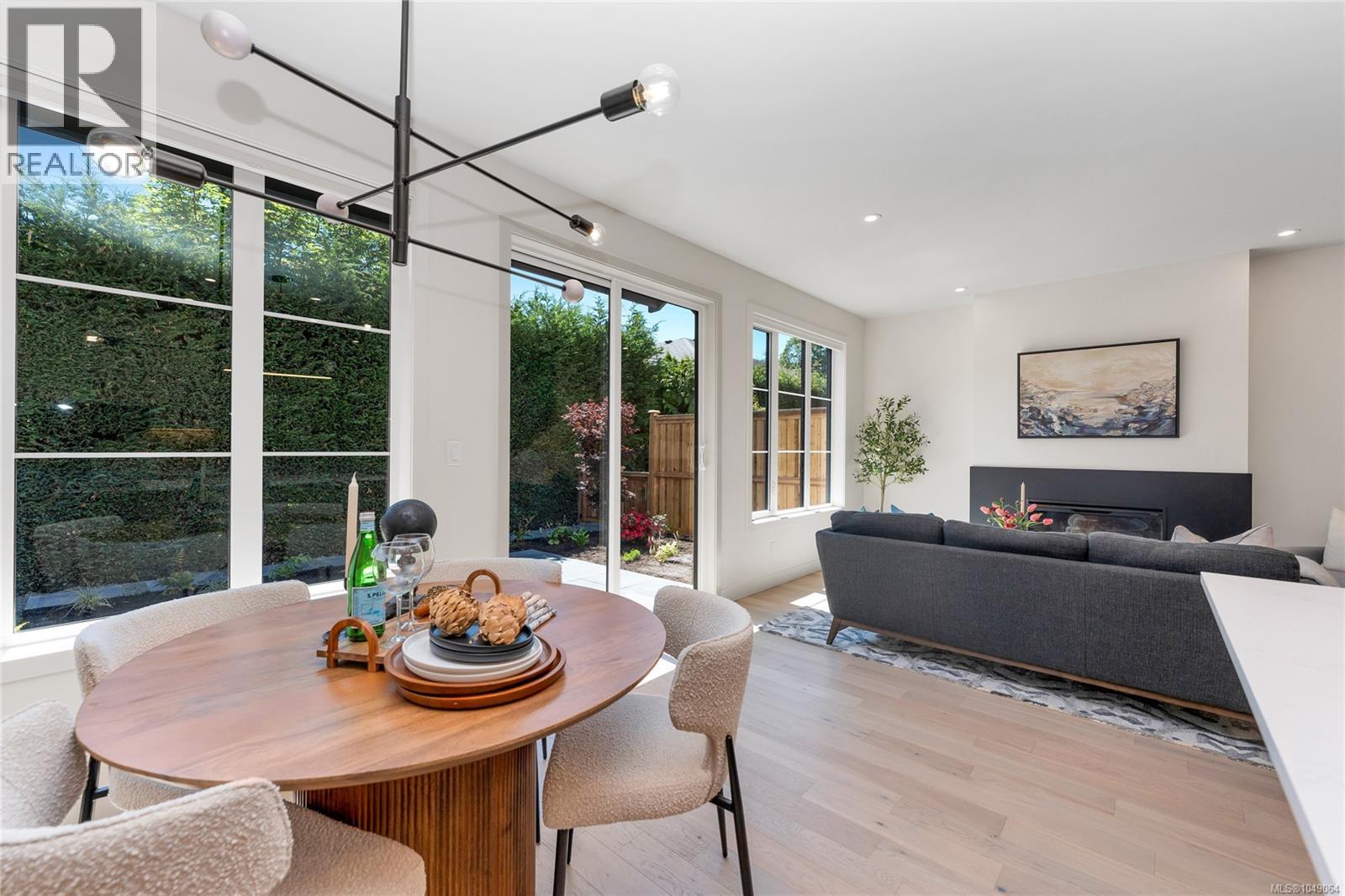 2 3333 Henderson Road, Oak Bay