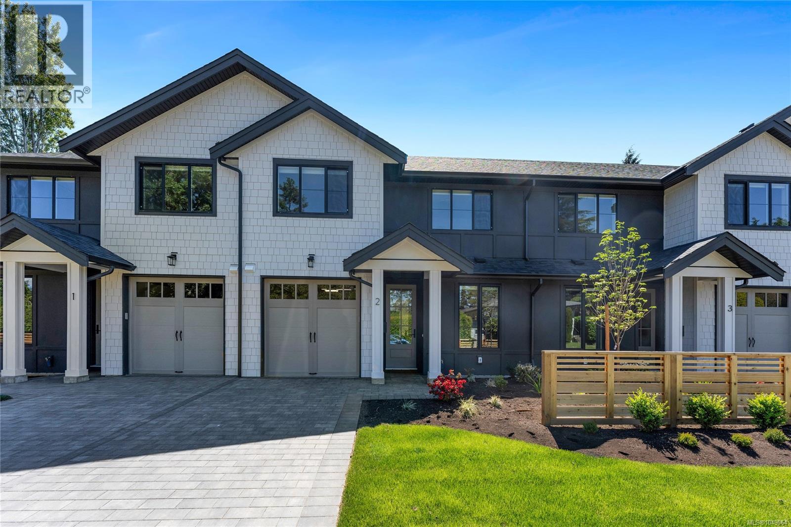 2 3333 Henderson Road, Oak Bay