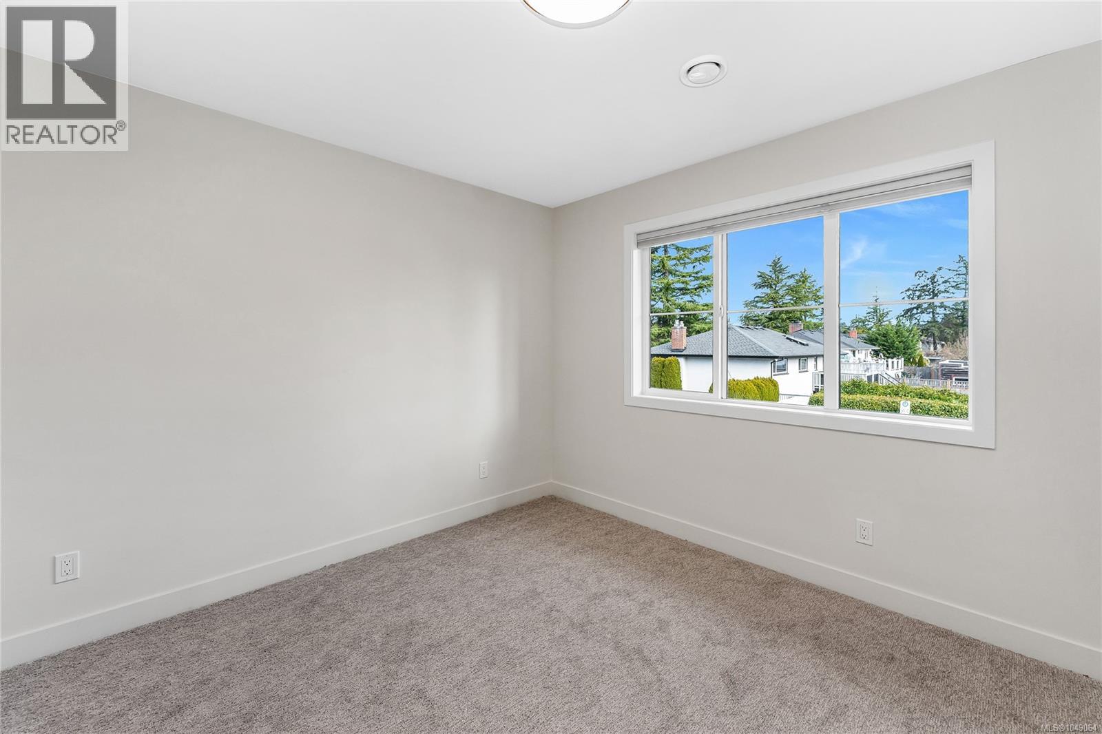 2 3333 Henderson Road, Oak Bay