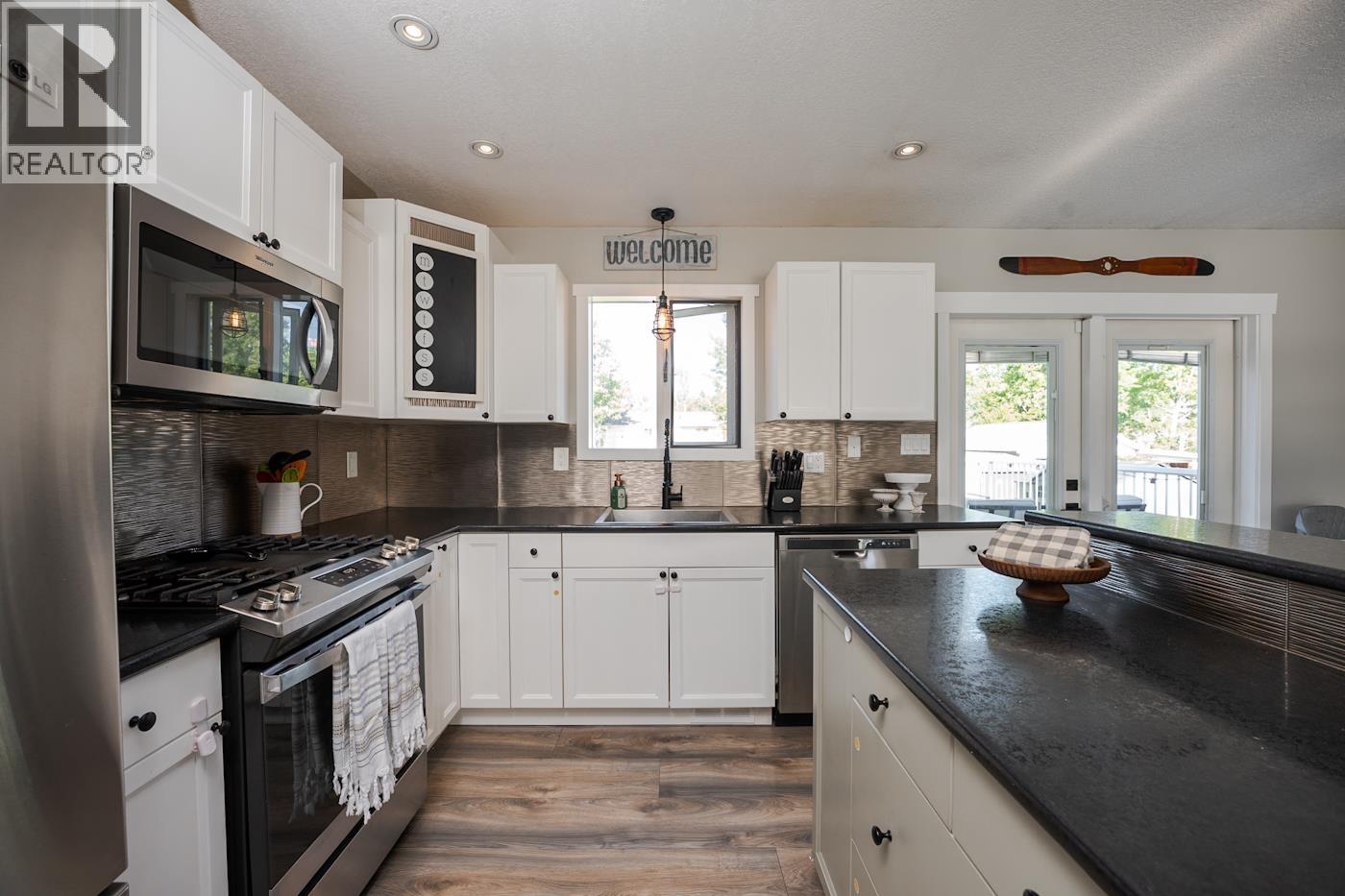 7823 MILLER CRESCENT - 6
