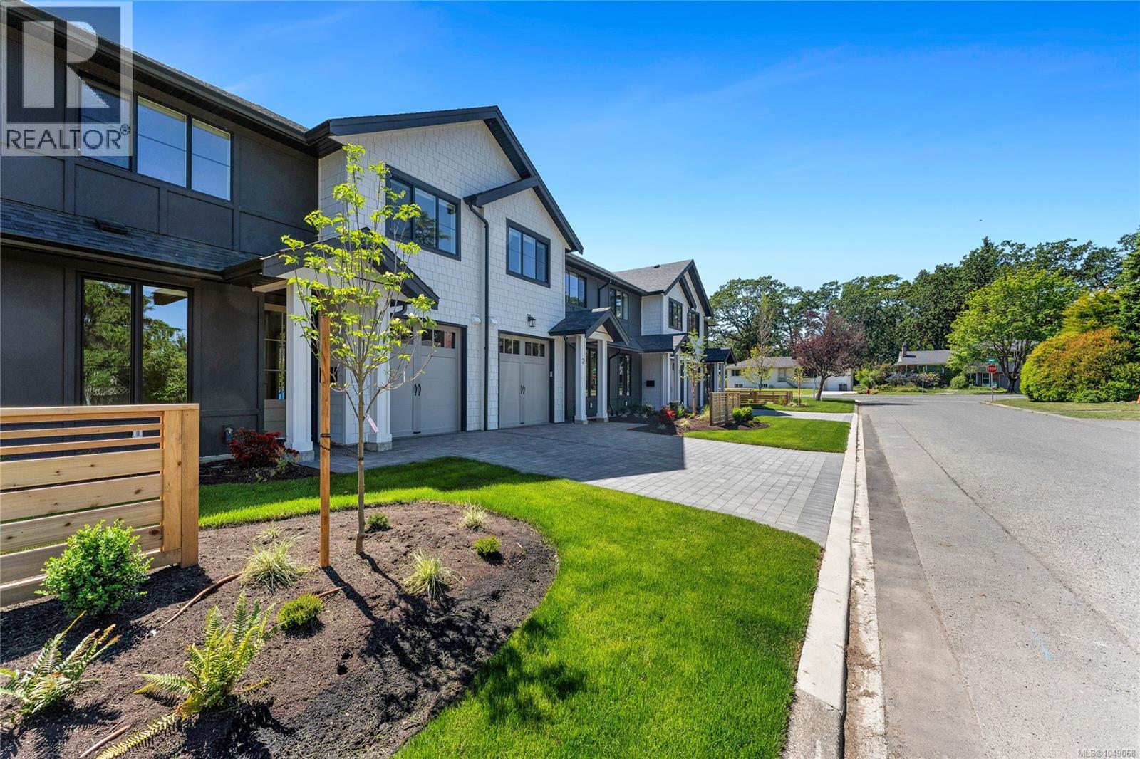 #3 3333 Henderson Rd - 42