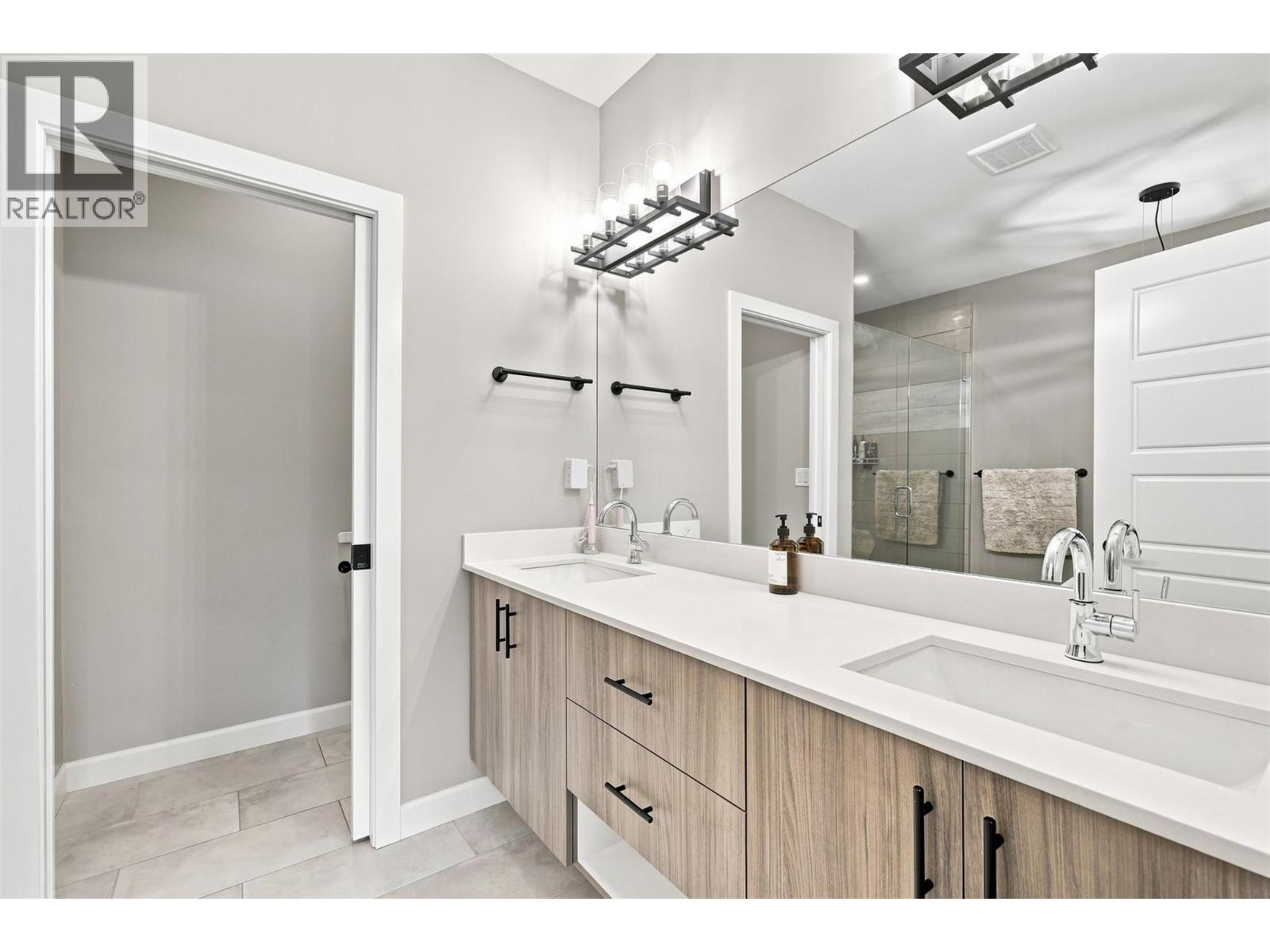 #1 260 RUE CHEVAL NOIR - Image 32