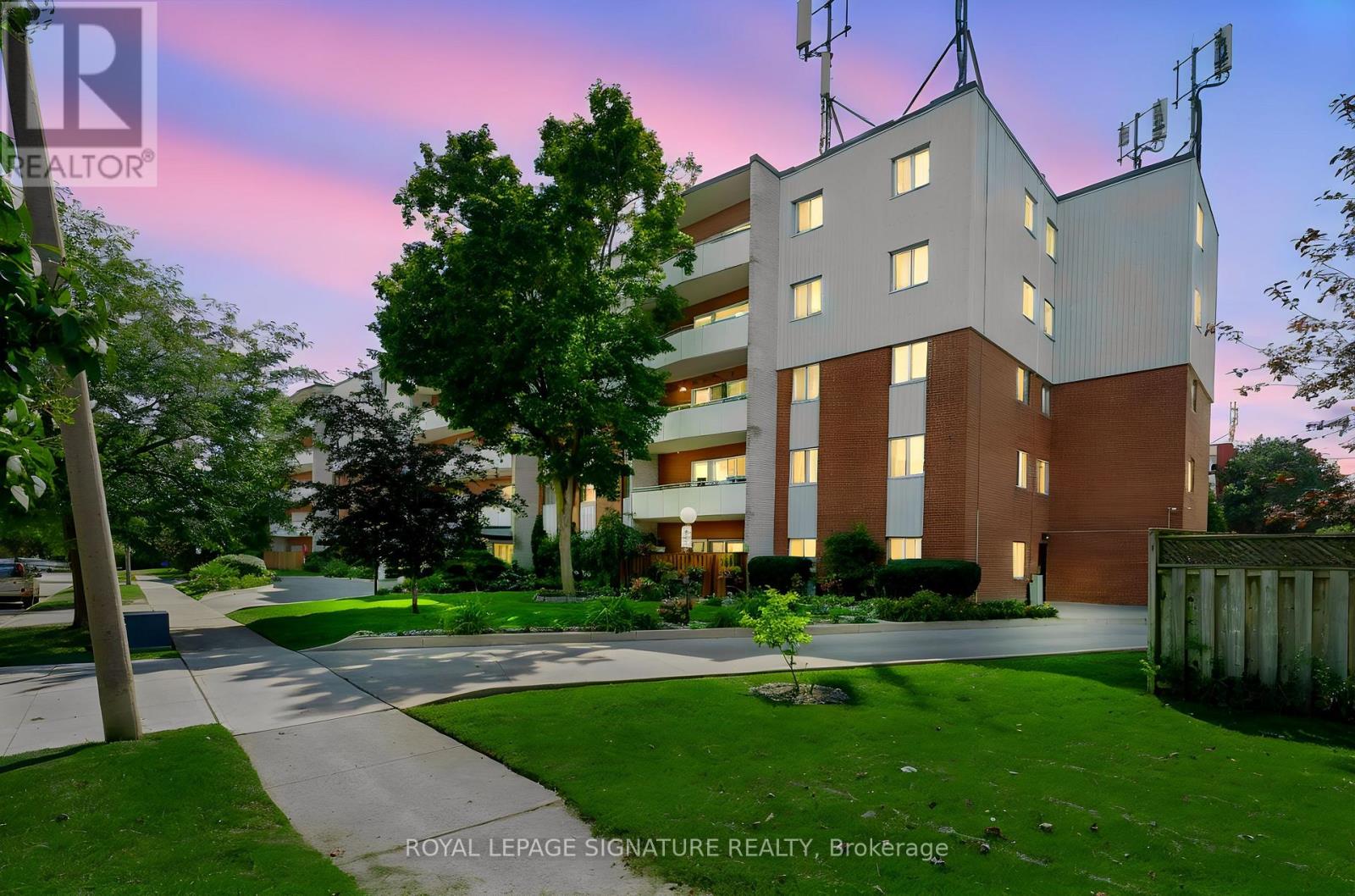 Photo of 2485 Woking Crescent