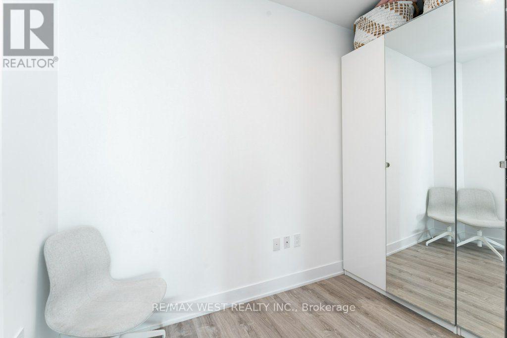 #3206 20 SHORE BREEZE DRIVE - 6